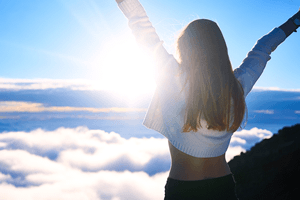 私たちが体験している悩みや痛みは、あなた個人の問題ではなく、社会全体とつながっています